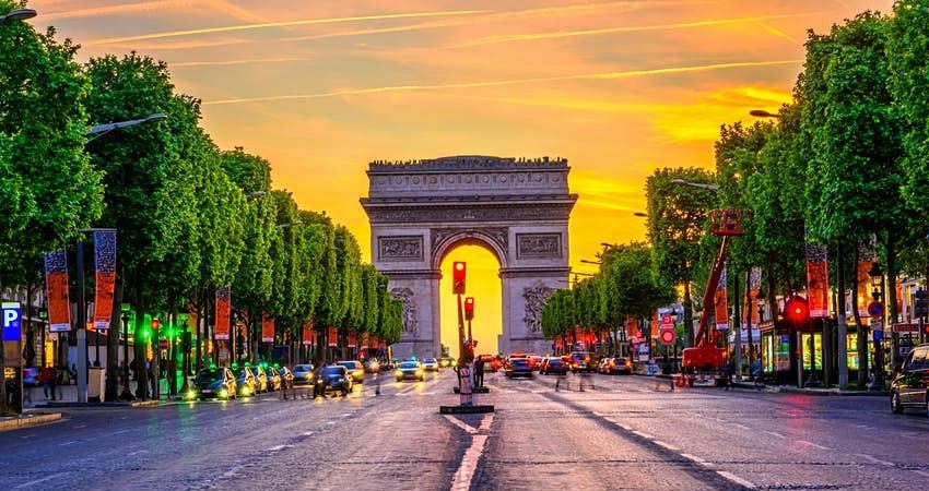 Khải Hoàn Môn là biểu tượng đầy tự hào của người Pháp