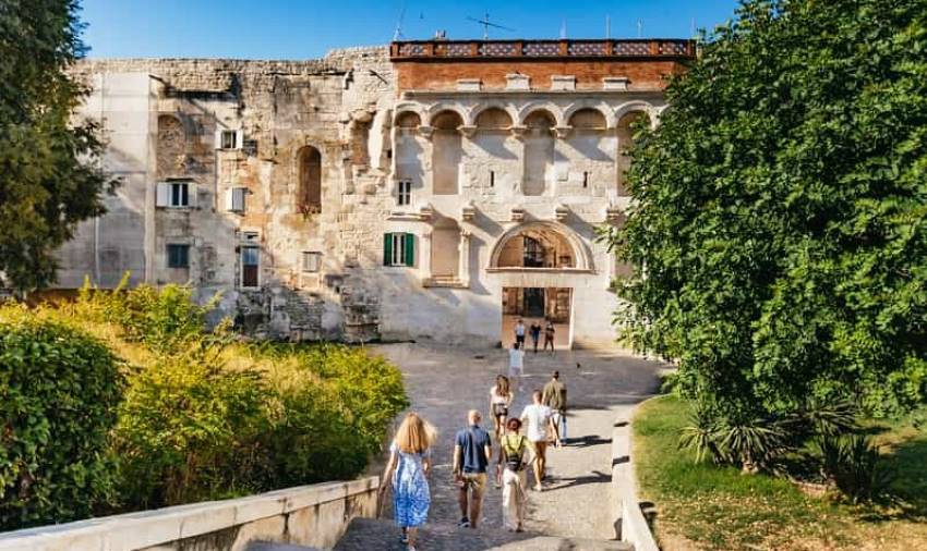 Cung điện Diocletian với kiến trúc La Mã ấn tượng