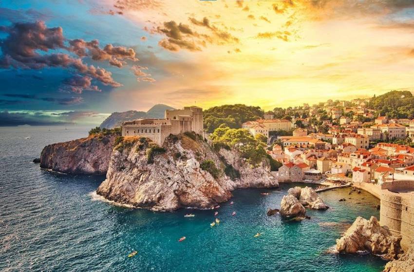 Phố cổ Dubrovnik tọa lạc trên đảo Laus