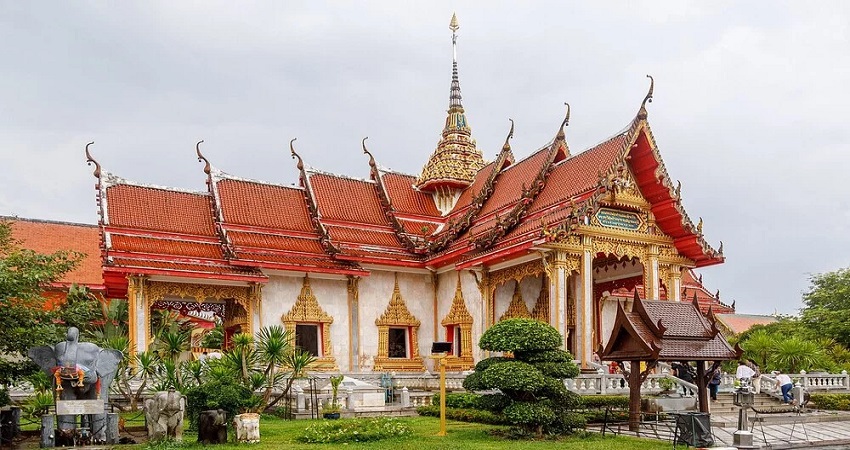 Vẻ đẹp nguy nga, tráng lệ của đền Wat Chalong