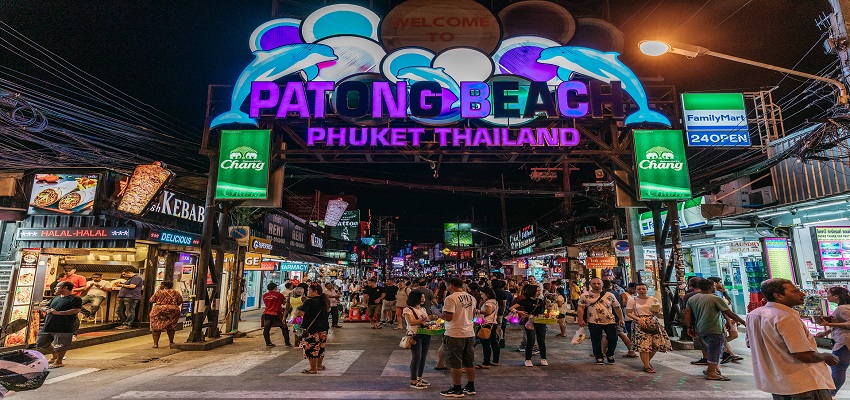 Patong Walking Street - khu phố đi bộ sôi động về đêm