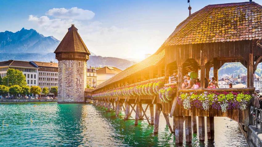 Cầu gỗ Chapel Bridge có tuổi đời lâu nhất ở Châu Âu