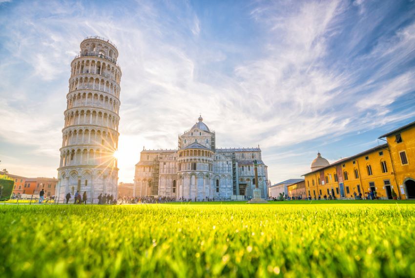 Kiến trúc nghiêng độc đáo của tháp Pisa