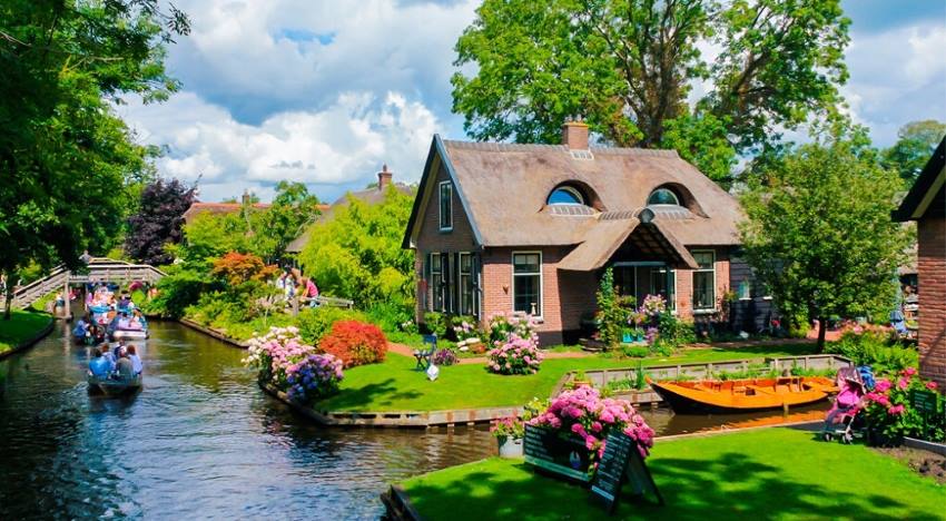 Ngôi làng cổ Giethoorn đẹp như truyện cổ tích ở Amsterdam  