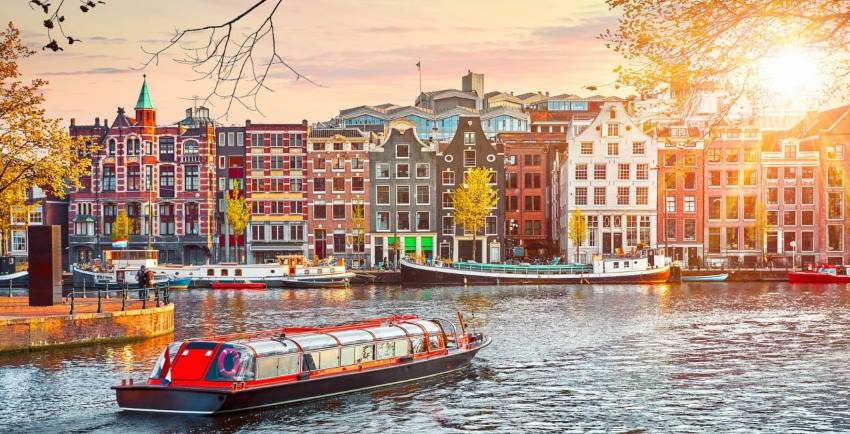 Đi du thuyền trên dạo kênh đào Amsterdam