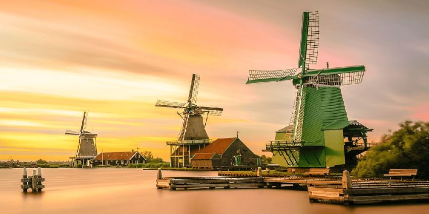 Cối xay gió khổng lồ hơn 300 tuổi ở Zaanse Schans