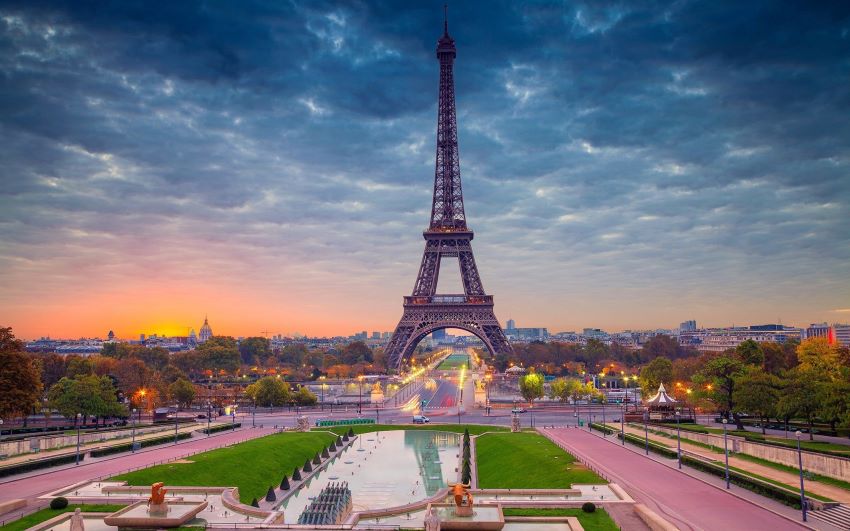 Tháp Eiffel – Kỳ quan nổi tiếng ở nước Pháp