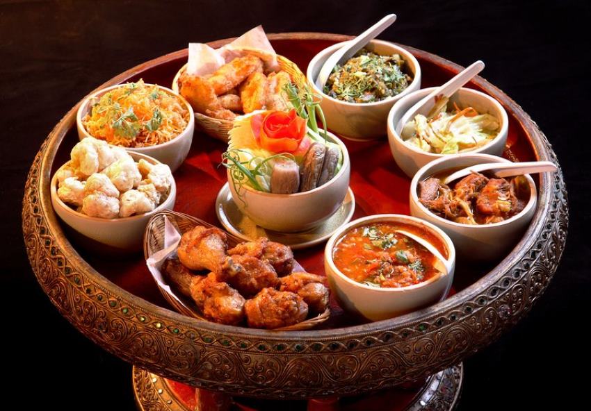 Thưởng thức ẩm thực truyền thống với bữa tối KhanToke 