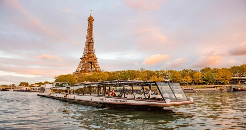 Du ngoạn du thuyền trên sông Seine ngắm Paris tráng lệ