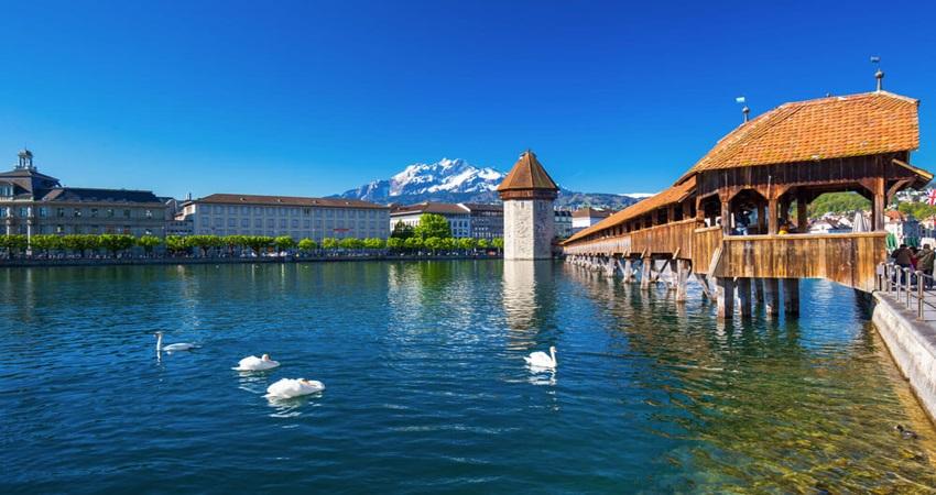 Hồ Lucerne đẹp như tranh vẽ tại Thụy Sĩ
