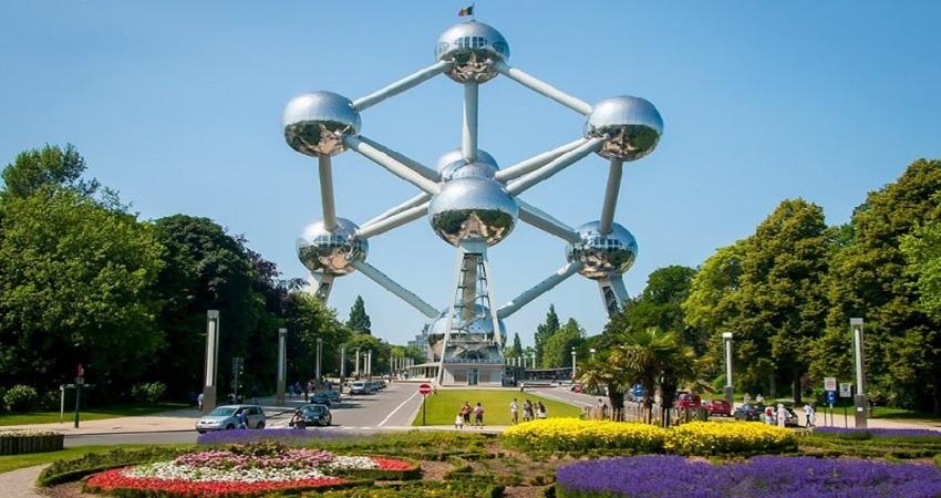 Tượng đài Atomium tượng trưng cho sự tiến bộ khoa học và kỹ thuật thời kỳ hậu chiến