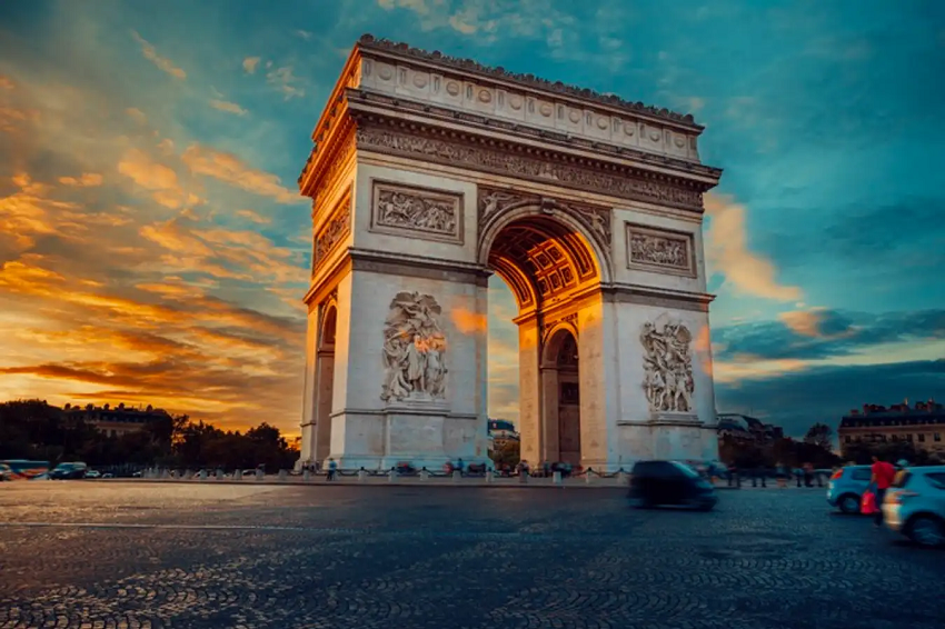 Cổng Khải hoàn môn có ý nghĩa lịch sử sâu sắc với Paris