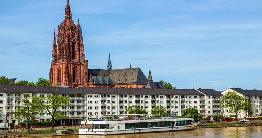 Nhà thờ Chánh toà nổi bật của thành phố Frankfurt, Đức