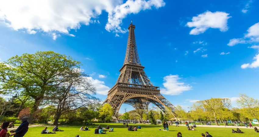 Biểu tượng của kinh đô ánh sáng Paris, Pháp nổi tiếng toàn cầu