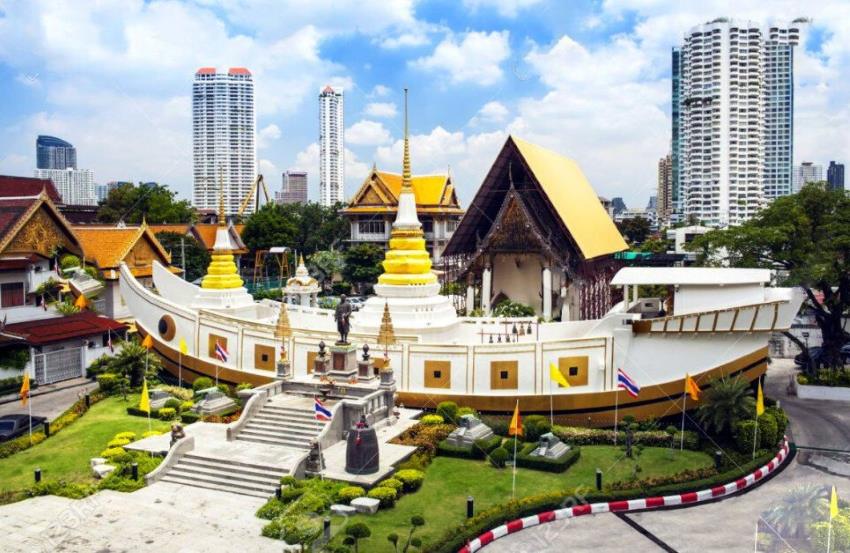 Chùa Thuyền Wat Traimit linh thiêng ở Bangkok 