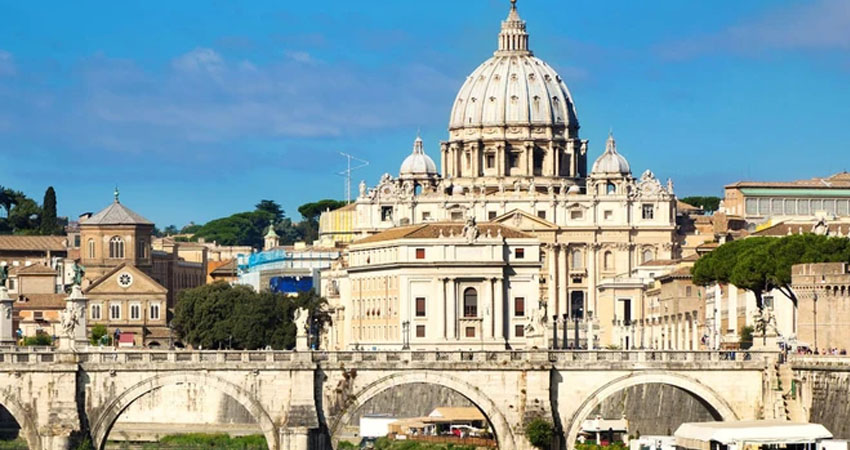 Vatican được biết đến là quốc gia nhỏ nhất thế giới, nằm giữa lòng Rome xinh đẹp