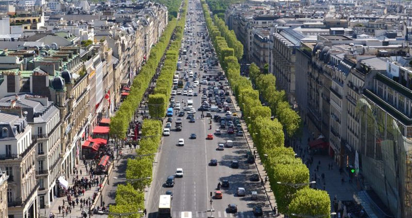 Đại lộ Champs-Élysées được ví như biểu tượng của sự phồn hoa tại Paris