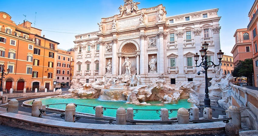 Đài phun nước Trevi là tụ điểm yêu thích của nhiều du khách khi ghé thăm Rome