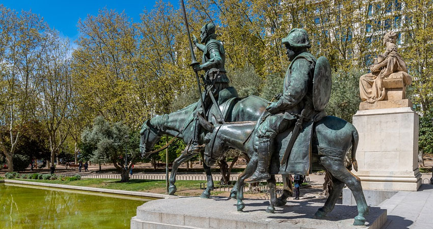 Đài Tưởng niệm Cervantes là niềm tự hào của người dân Tây Ban Nha