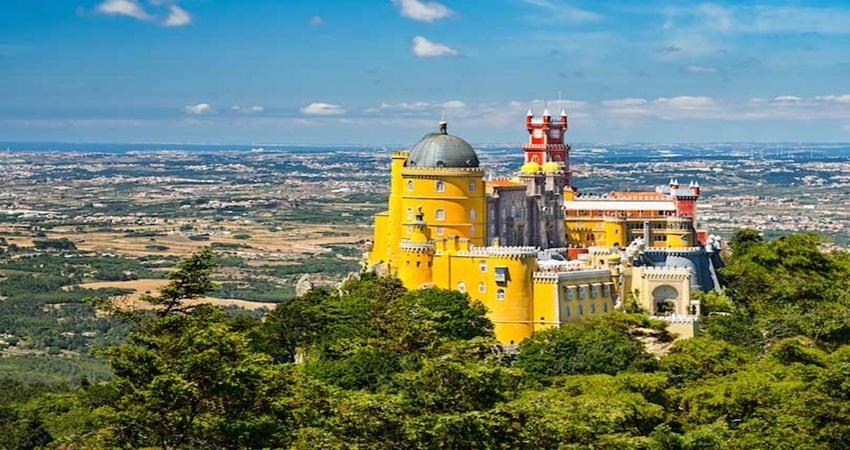 Cung Điện Pena mang lối kiến trúc huyền bí và nổi bật nhất ở Sintra