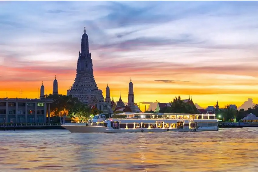 Ngồi thuyền trên sông Chao Phraya đem lại trải nghiệm khó quên