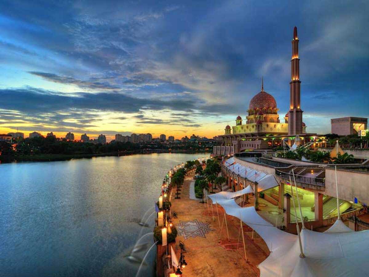 Thành phố mới Putrajaya – Trung tâm hành chính mới của Malaysia