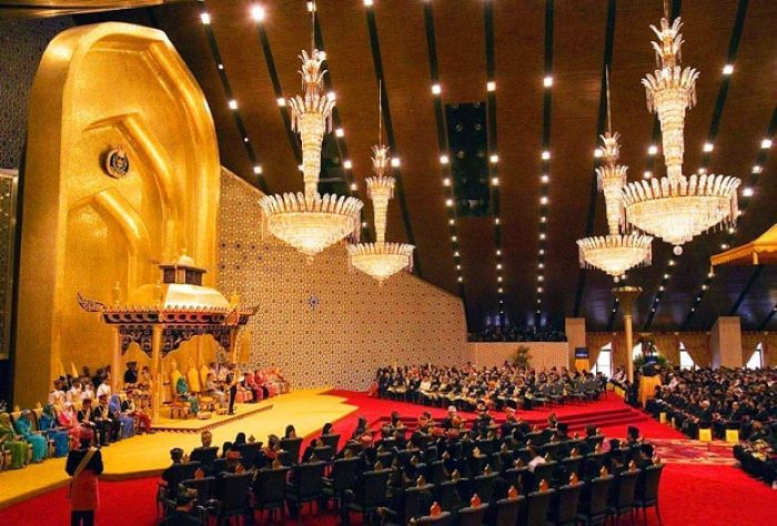 Nội thất lộng lẫy, xa hoa trong cung điện Istana Nurul Iman