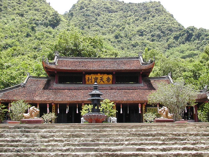 Tour chùa Hương mùa hoa súng 1 ngày tham quan chùa Thiên Trù