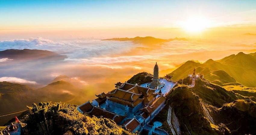 Chiêm ngưỡng cảnh núi non hùng vĩ từ đỉnh Fansipan 