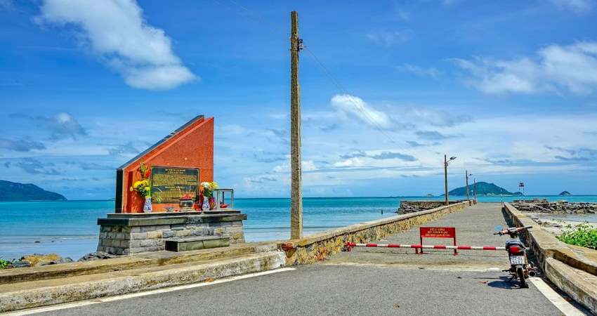 Cầu Tàu 914 là điểm di tích lịch sử nổi tiếng ở Côn Đảo