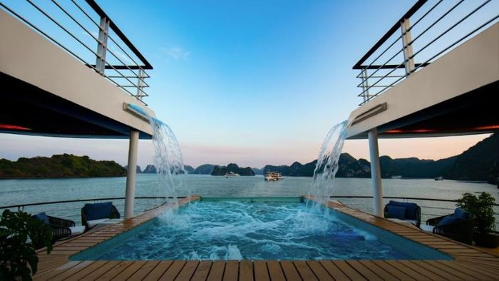 Bể sục jacuzzi ngoài trời