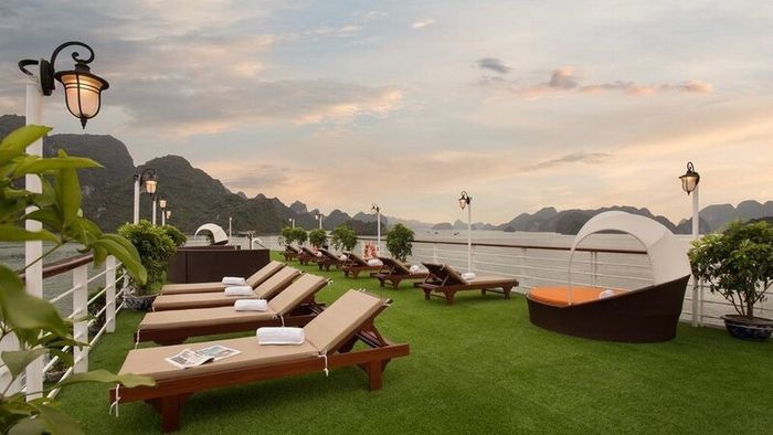 Sundeck trên du thuyền Mon Cheri