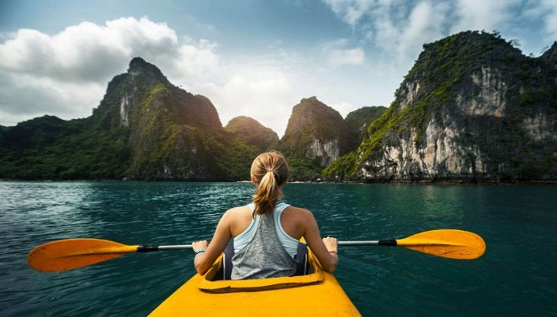 Chèo kayak trên du thuyền Alisa