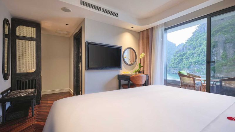 Phòng Senior có cửa kính lớn ngắm vịnh