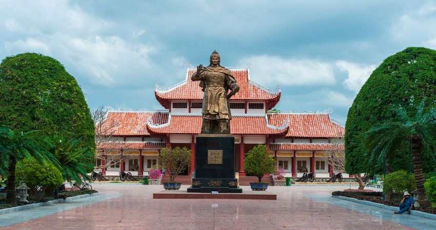 Tham quan bảo tàng Quang Trung 