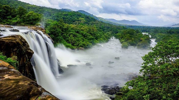 Vẻ đẹp hùng vĩ của thác Athirappilly