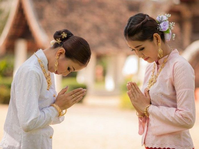 Người Ấn Độ thường chào kiểu chắp hai tay