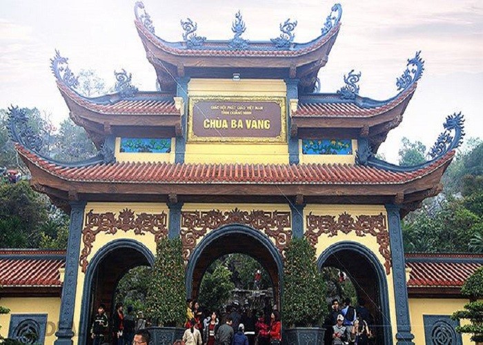 Cổng Chùa Ba Vàng