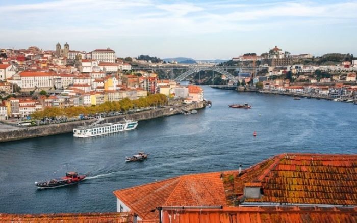 Khung cảnh thơ mộng khi check in khu phố Ribeira