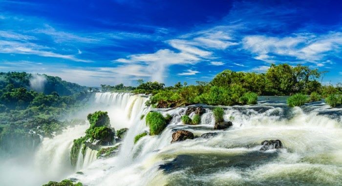 Thác nước Iguazu dài tới 2,7km