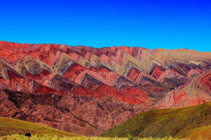 Những ngọn núi độc đáo ở làng Humahuaca