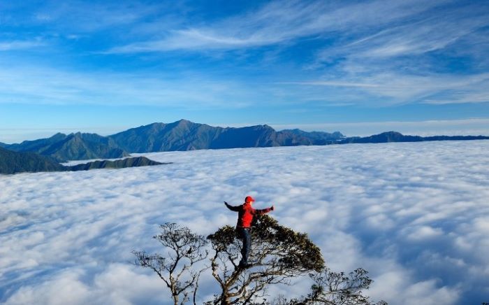 Săn mây huyền ảo khi đến đỉnh Tà Xùa
