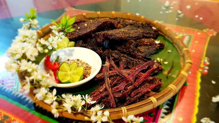 Thịt trâu gác bếp chinh phục du khách với hương vị độc đáo