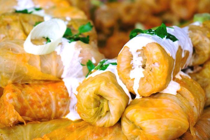 Thưởng thức bắp cải cuộn thịt - Töltött káposzta khi tới Hungary