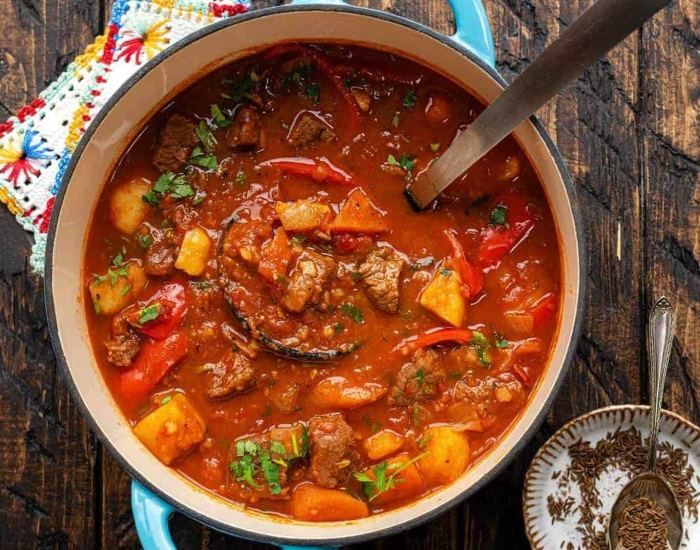 Món hầm Goulash trứ danh Hungary