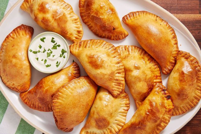 Bánh Empanada có nhiều hương vị trong nhân