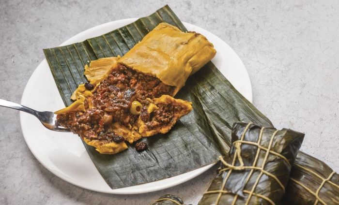 Nếm thử bánh Hallacas khi đến Venezuela
