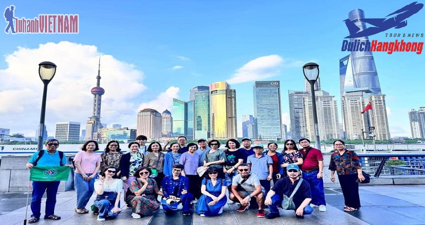 Du khách trải nghiệm Tour Trung Quốc