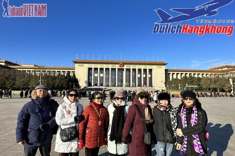 Khách chụp ảnh lưu niệm