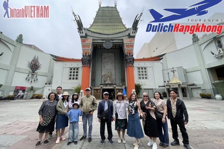 Khách chụp ảnh lưu niệm